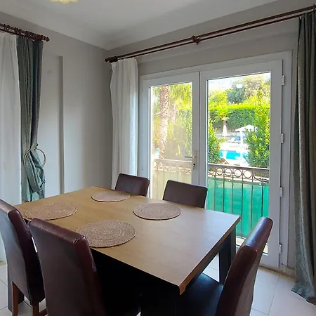 Apartment With Pool Garden-all Wac In *